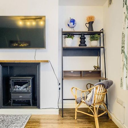 Low Rate For A 4-Bedroom House In Coventry With Free Unlimited Wi-Fi 2 Car Parking 53 Qmc Exteriör bild