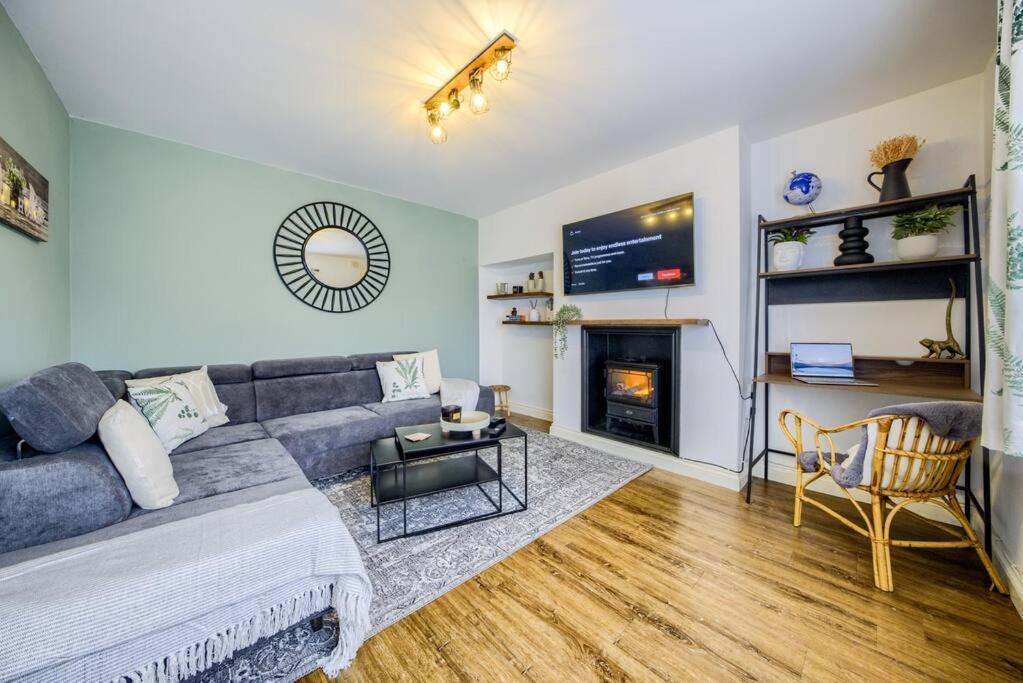 Low Rate For A 4-Bedroom House In Coventry With Free Unlimited Wi-Fi 2 Car Parking 53 Qmc Exteriör bild