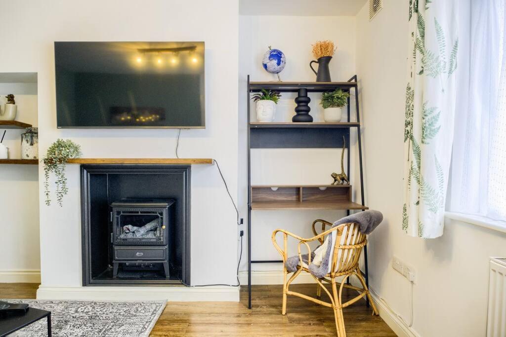 Low Rate For A 4-Bedroom House In Coventry With Free Unlimited Wi-Fi 2 Car Parking 53 Qmc Exteriör bild