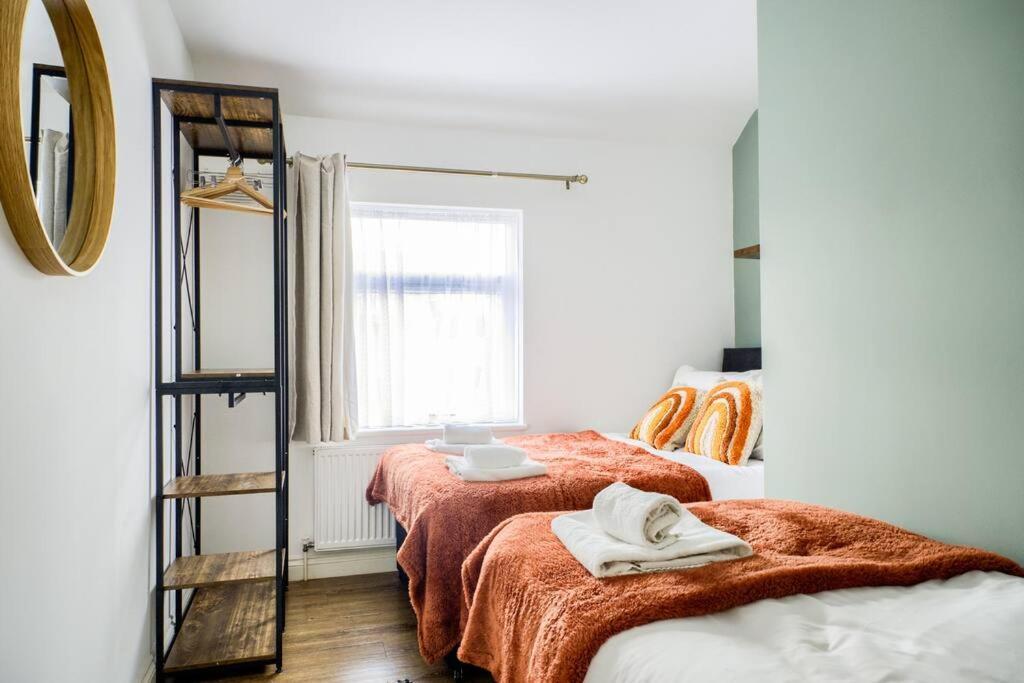 Low Rate For A 4-Bedroom House In Coventry With Free Unlimited Wi-Fi 2 Car Parking 53 Qmc Exteriör bild