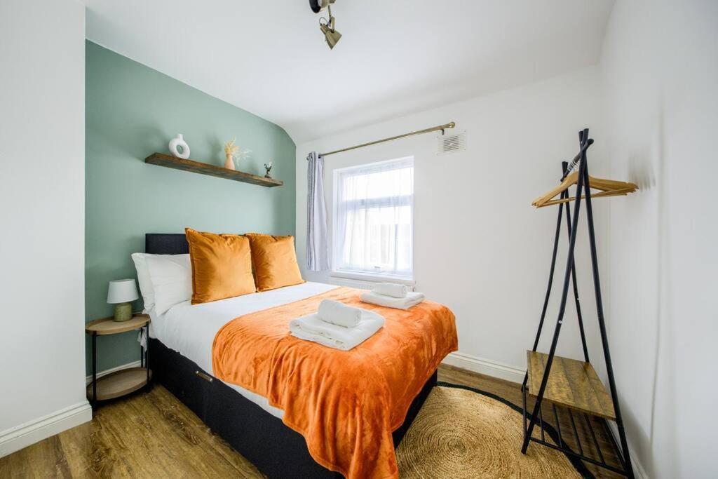 Low Rate For A 4-Bedroom House In Coventry With Free Unlimited Wi-Fi 2 Car Parking 53 Qmc Exteriör bild