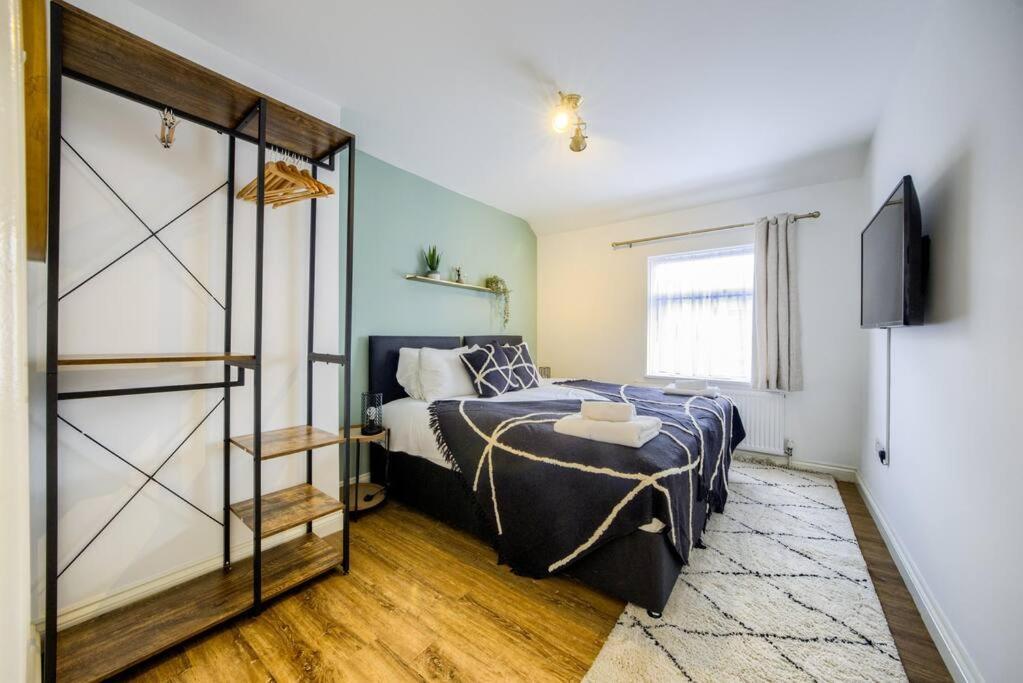 Low Rate For A 4-Bedroom House In Coventry With Free Unlimited Wi-Fi 2 Car Parking 53 Qmc Exteriör bild