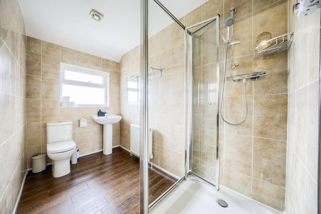Low Rate For A 4-Bedroom House In Coventry With Free Unlimited Wi-Fi 2 Car Parking 53 Qmc Exteriör bild