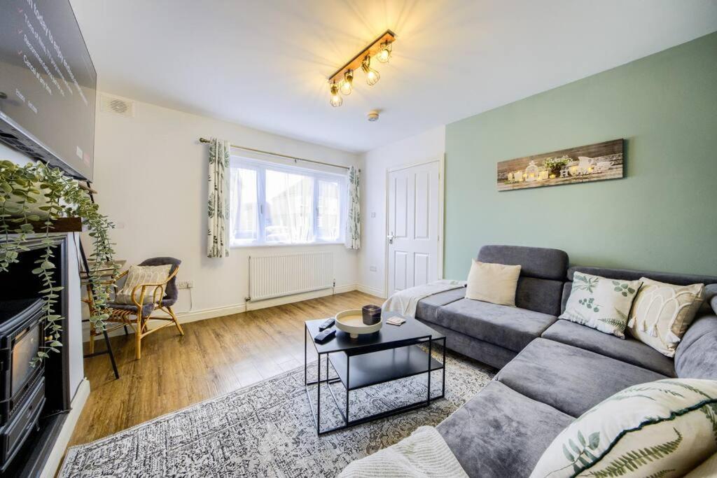 Low Rate For A 4-Bedroom House In Coventry With Free Unlimited Wi-Fi 2 Car Parking 53 Qmc Exteriör bild