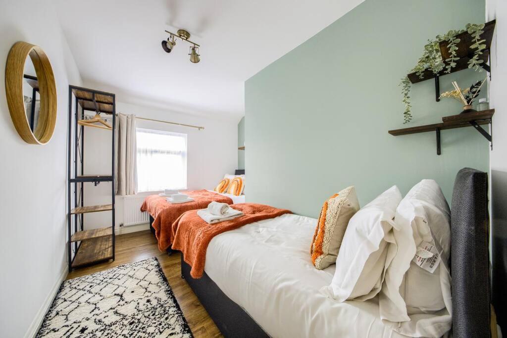 Low Rate For A 4-Bedroom House In Coventry With Free Unlimited Wi-Fi 2 Car Parking 53 Qmc Exteriör bild