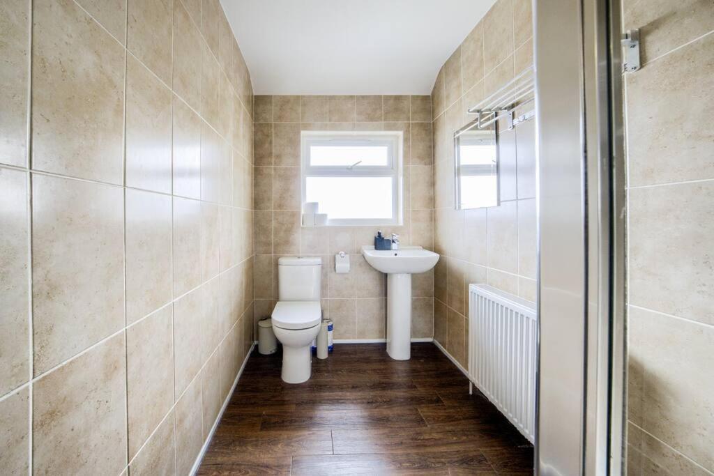 Low Rate For A 4-Bedroom House In Coventry With Free Unlimited Wi-Fi 2 Car Parking 53 Qmc Exteriör bild